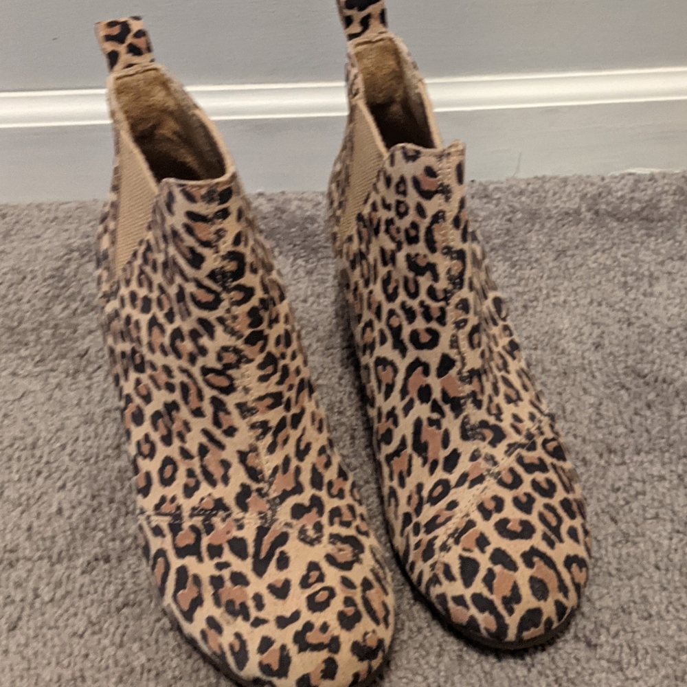 Toms wedge cheetah boots